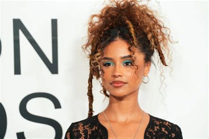 Afrobeats Singer Tyla Is TINY Just 5 Foot Tall & 90 Lbs LOOK At