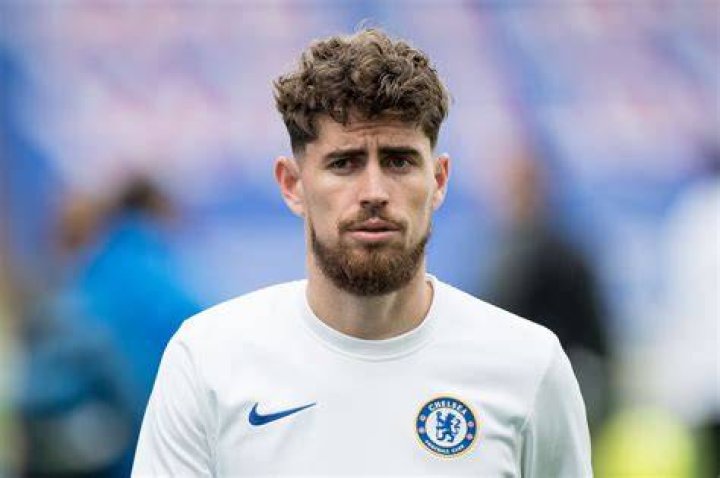 age, salar, net worth, girlfriend, facts, football Career