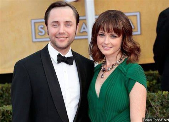 Alexis Bledel net worth, husband, age, career, height, biography and
