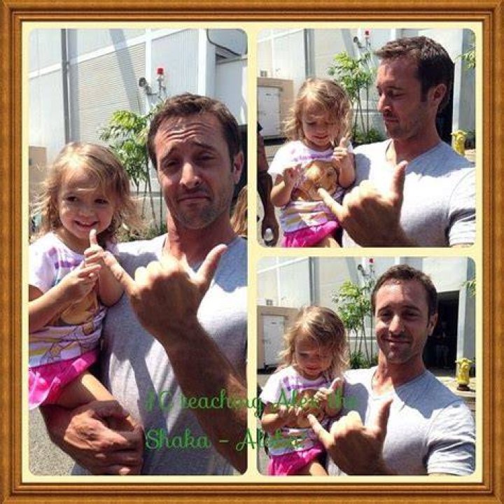 amanda irjef shares an awesomely ADORABLE pic of his daughter and AlexOLoughlin Traumtyp