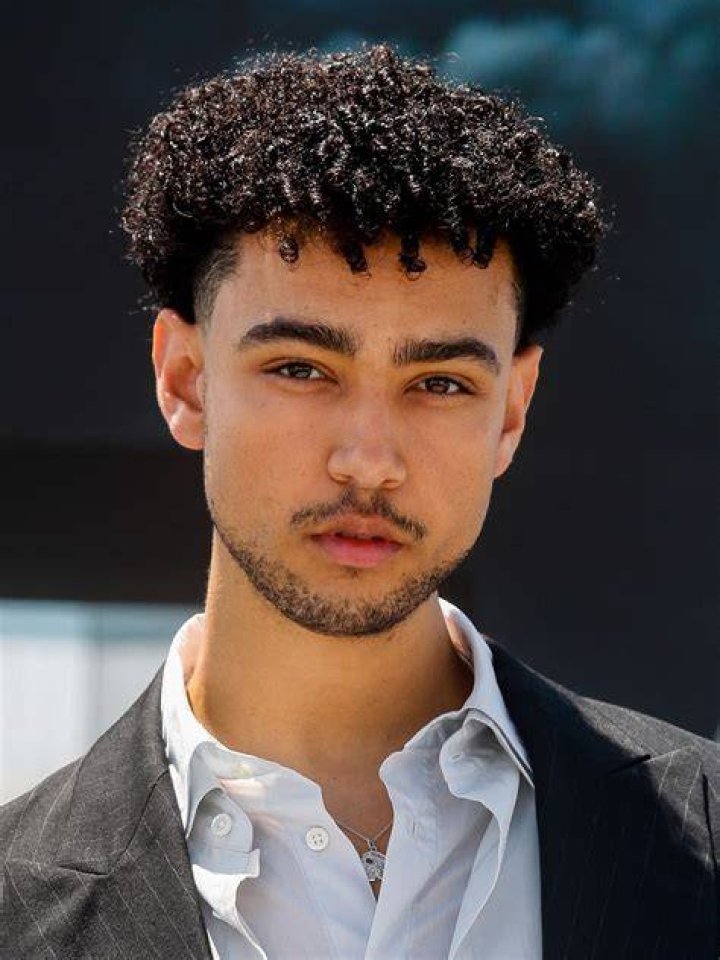 Archie Madekwe Sa biographie AlloCin&eacute;