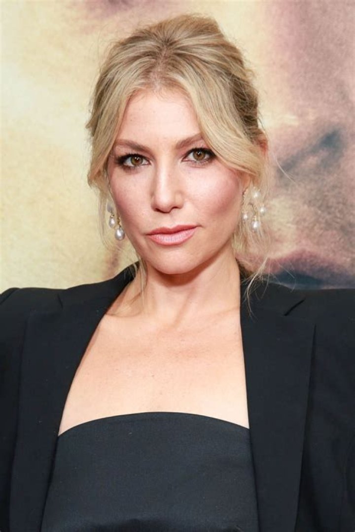 Ari Graynor HawtCelebs