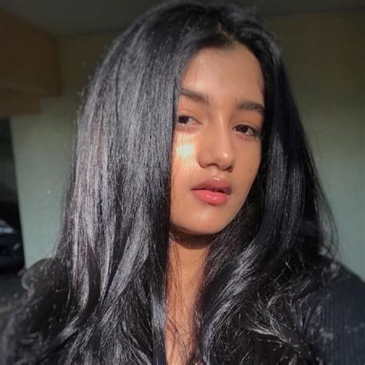 Ashlesha Thakur Parents, Caste, Biography, Birthday, Boyfriend, Height