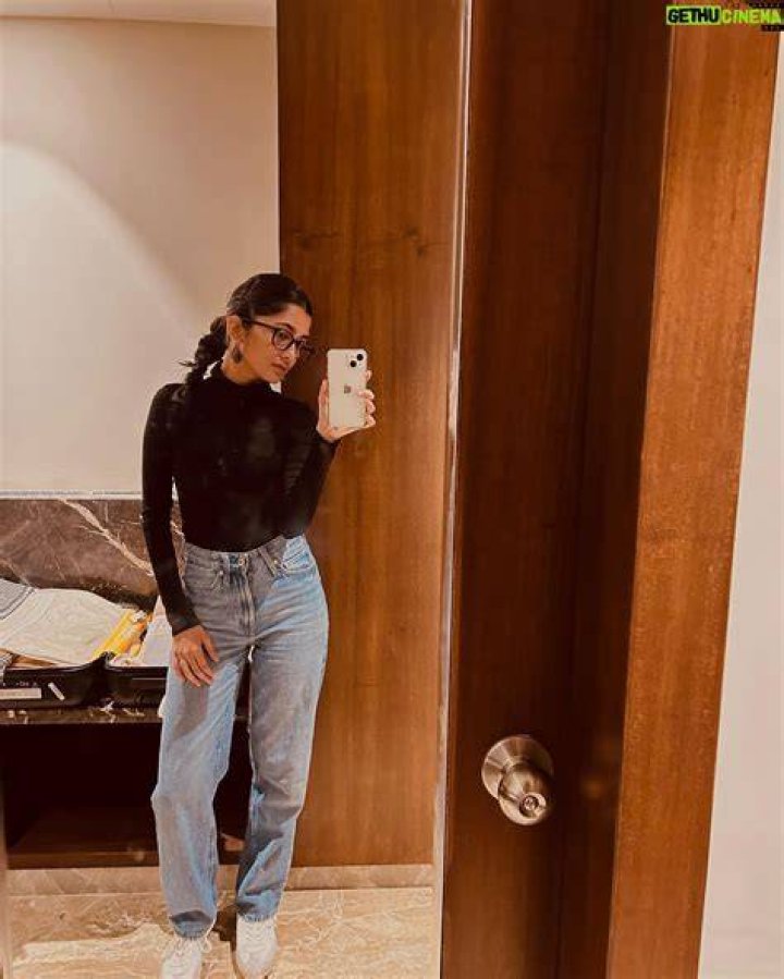 Ashlesha Thakur Wiki Biography, Age, Height , Weight, Husband