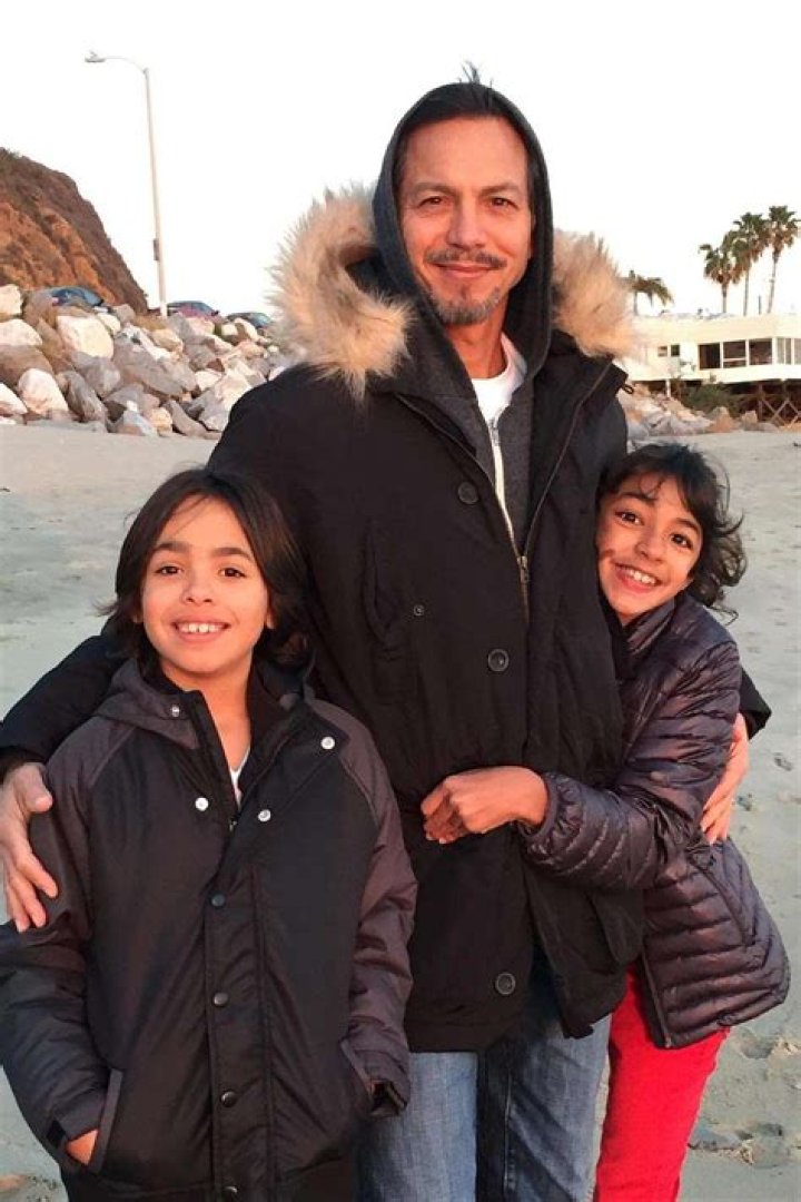 Benjamin Bratt Wife, Children, Family, Net Worth, Height, Ethnicity