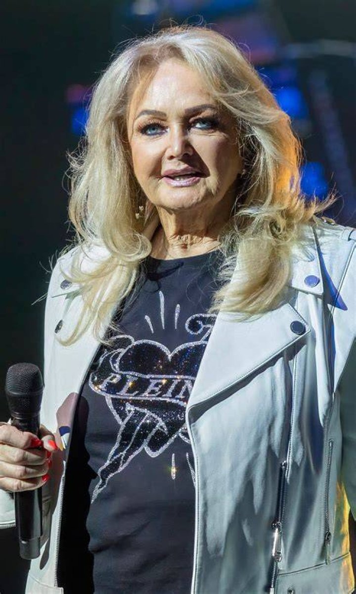 Bonnie Tyler and her great nieces