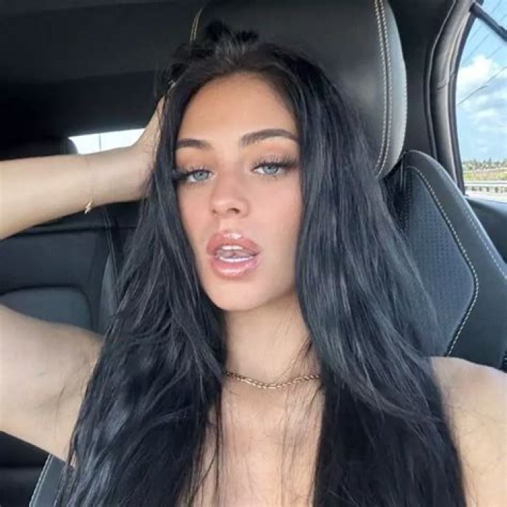 Camila Araujo Avalos on Instagram “👋🏽 ️” Fur Coat, Outfit Ideas, Inspirational, Lifestyle