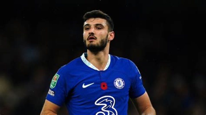 Chelsea Striker Armando Broja Out for Season with ACL Tear