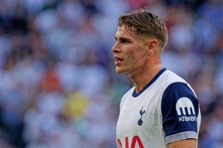 Defender Micky van de Ven joins Tottenham from Wolfsburg on sixyear