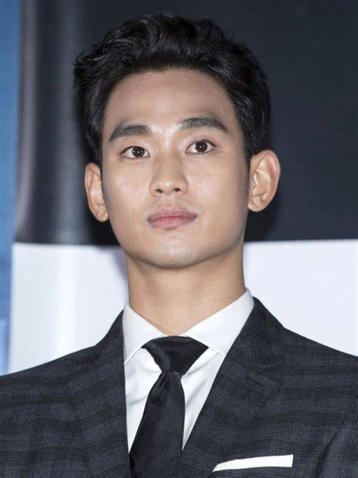 &Eacute;pingl&eacute; Sur Kim Soo Hyun Biography Net Worth Age Height Siblings Awards