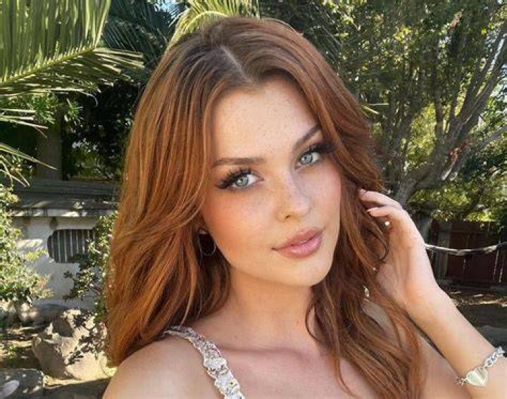 Elly Clutch (Model) Biography, Age, Height, Figure, Net Worth &raquo; Bioofy