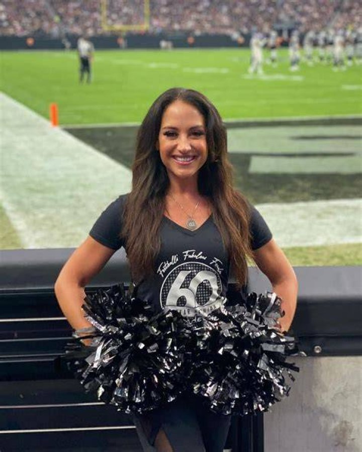 Emily Compagno Raiders Cheerleader Pictures Sexiz Pix