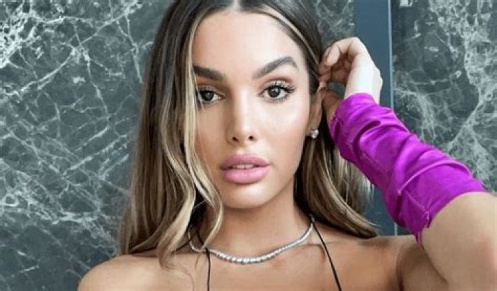 Encantos al descubierto, Lyna Perez en ba&ntilde;ador captura las miradas