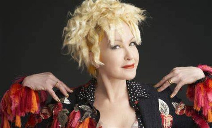 fbaf272f7d3f3b0f8100a852a97ec453 1.024&times;1.526 piksel Cyndi lauper