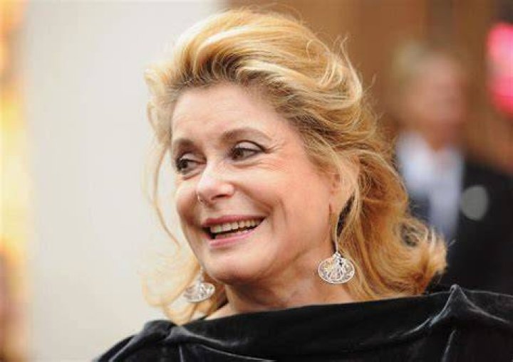 Film star Catherine Deneuve apologises to sexual abuse victims