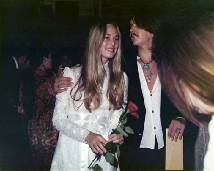 Gram Parsons marries Gretchen Parsons Carpenter (married 1971 1973).
