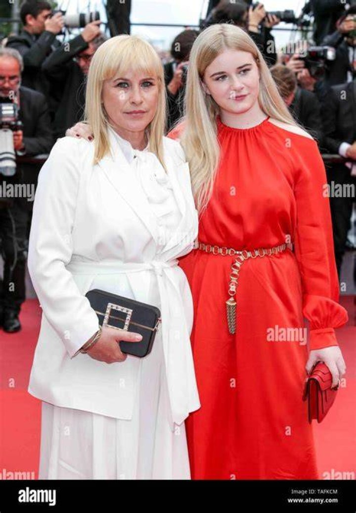 Harlow Olivia Calliope Jane & Patricia Arquette from 2015 People's Choice Awards Red Carpet