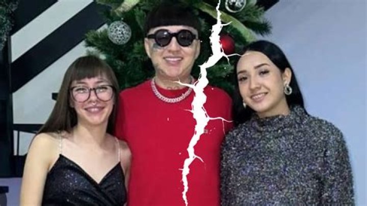 &iexcl;Inusual! Dani Flow vive con esposa y novia para que lo cubran cuando