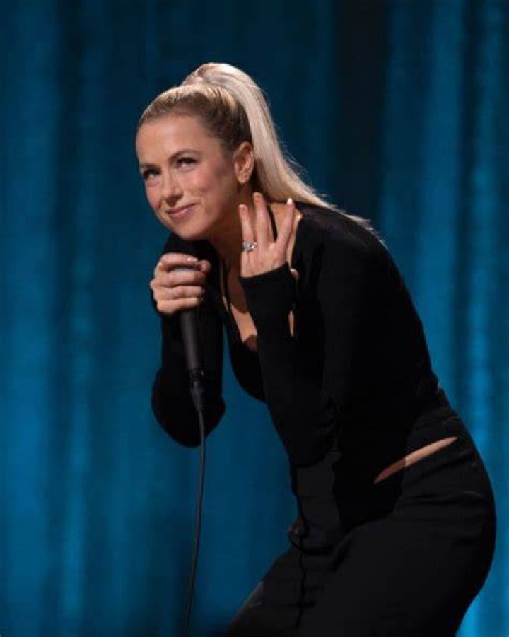 Iliza Shlesinger is undeniably hysterical and honest in sixth Netflix