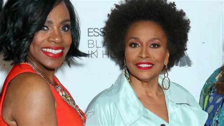 Jenifer Lewis Said The Funniest Thing To Sheryl Lee Ralph On Her