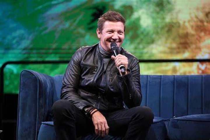Jeremy Renner 10 &eacute;ves kisl&aacute;ny&aacute;val horrorbalesete ut&aacute;n elősz&ouml;r l&eacute;pett a
