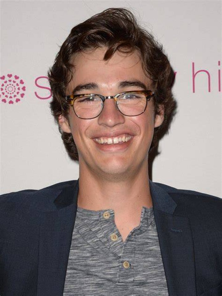 Joey bragg (Actor) Wiki, Biography, Age, Girlfriends, Family, Facts and