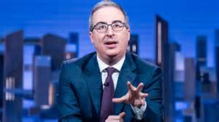John Oliver steps into 'The Daily Show'