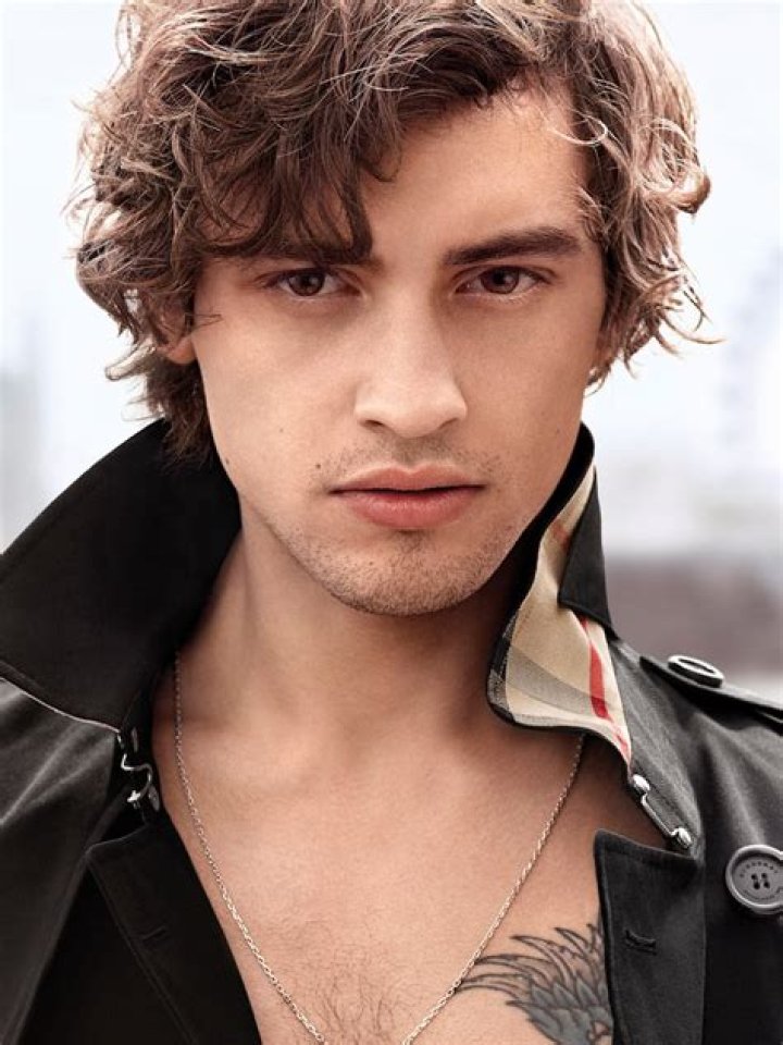 Josh Whitehouse is Mr. Burberry Стив маккуин, Маккуин, Милые парни