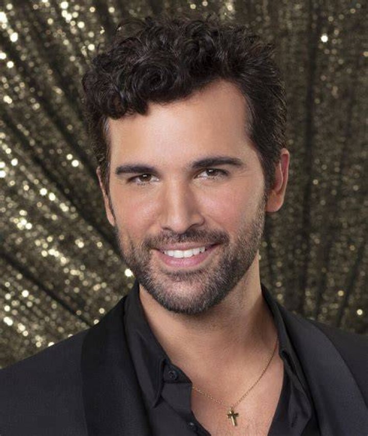 Juan Pablo Di Pace bio, age, family, Fuller House, Mamma Mia, Dancing