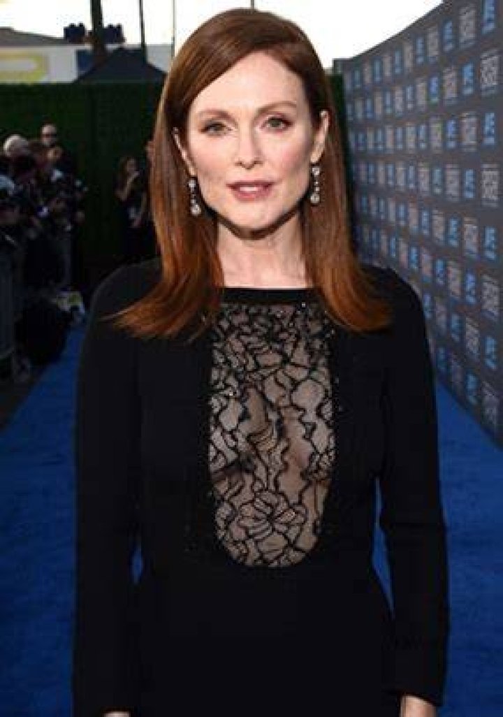 Julianne Moore Bra Size, Age, Weight, Height, Measurements Celebrity