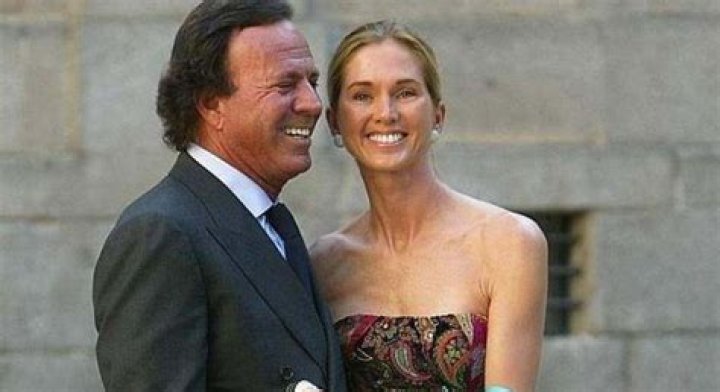Julio Iglesias, Miranda Rijnsburger & their 5 children Enrique Iglesias