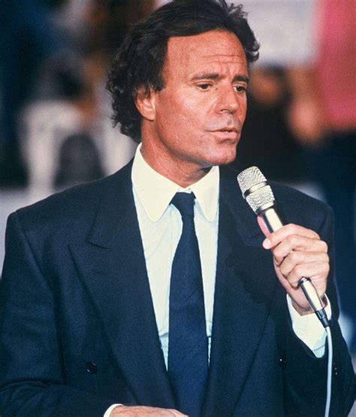 Julio Iglesias' wife Miranda Rijnsburger and their kids in &iexcl;HOLA!