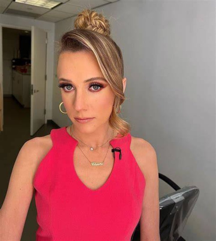 Kat Timpf Biography, Age, Affair, Husband, Networth, Surgery