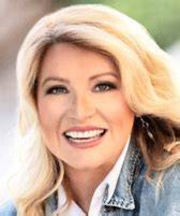 KDGE (Star 102.1)/Dallas Adds Leigh Ann Adam For Wakeups