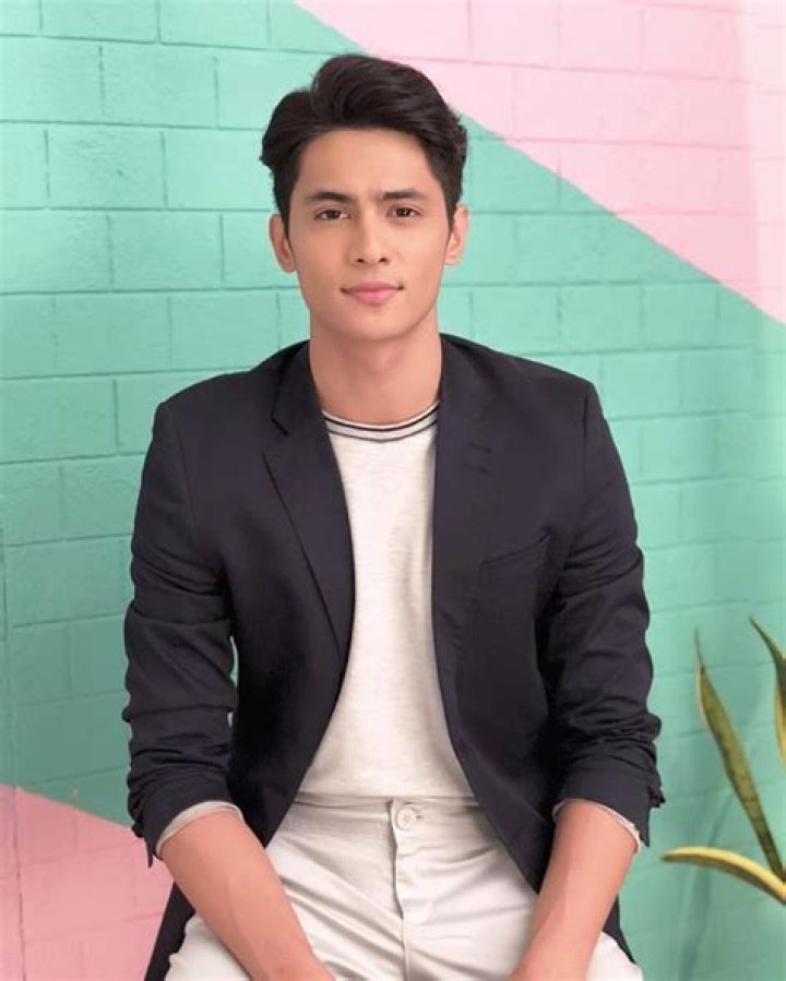 Kiko Estrada, napressure dahil parehong artista ang mga magulang