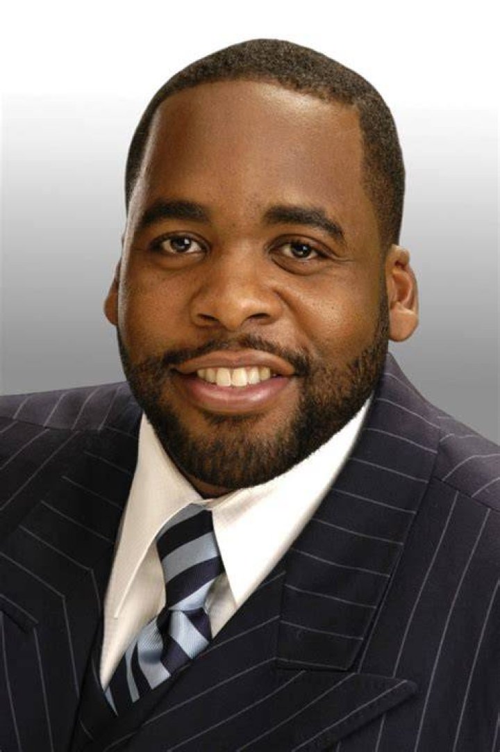 Kwame Kilpatrick eloquently apologizes but sentenced to federal prison