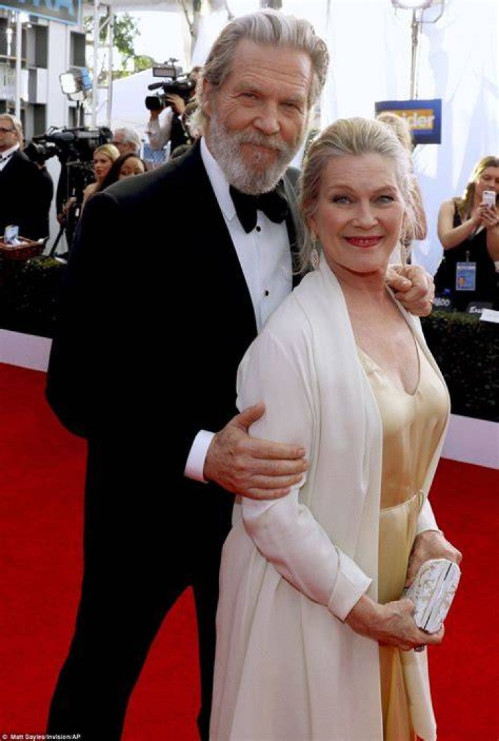 Longtime loves Jeff Bridges and wife Susan cuddled up on the red