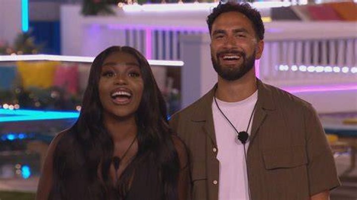 Love Island Who Is Whitney Cummings Baby Daddy?