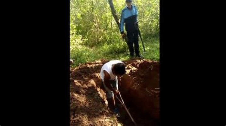 Maloqueiro cavando sua cova video Descubre dejar&aacute; aliento