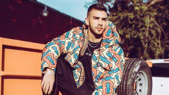 Manuel Turizo manda mensaje de amor fraternal en "Qui&eacute;reme mientras se