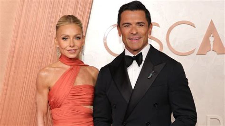 Mark Consuelos (Actor & married to Kelly Ripa) Mark consuelos, Good