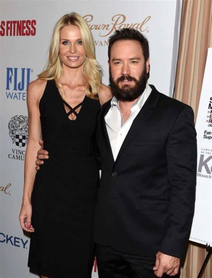 MarkPaul Gosselaar Health, Fitness, Height, Weight, Chest, Biceps and Waist Size Celebrity