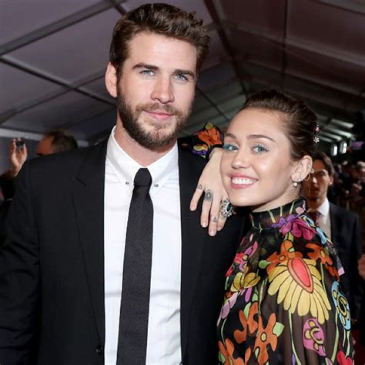 Miley Cyrus Stokes Liam Hemsworth Cheating Rumors With &lsquo;Muddy Feet