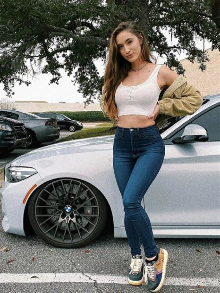 Natalie Roush In Cute Top Answering Questions Asked By Fans Onlyfans