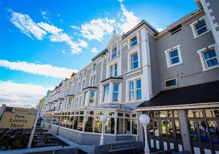 New pictures of Loretta and her twin daughters patsy and Peggy 💜💜 lorettalynn 
