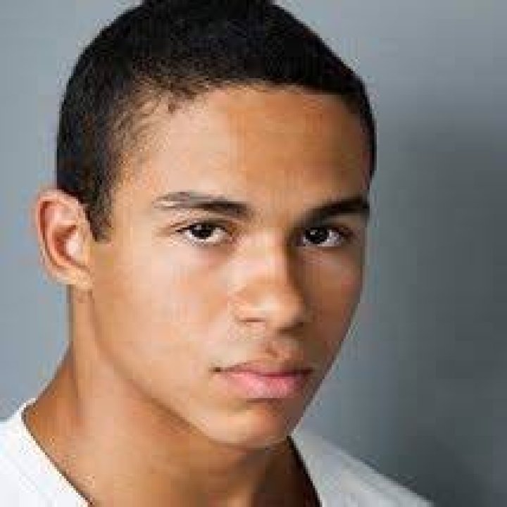 Noah GrayCabey estar&aacute; en Heroes Reborn Series Adictos