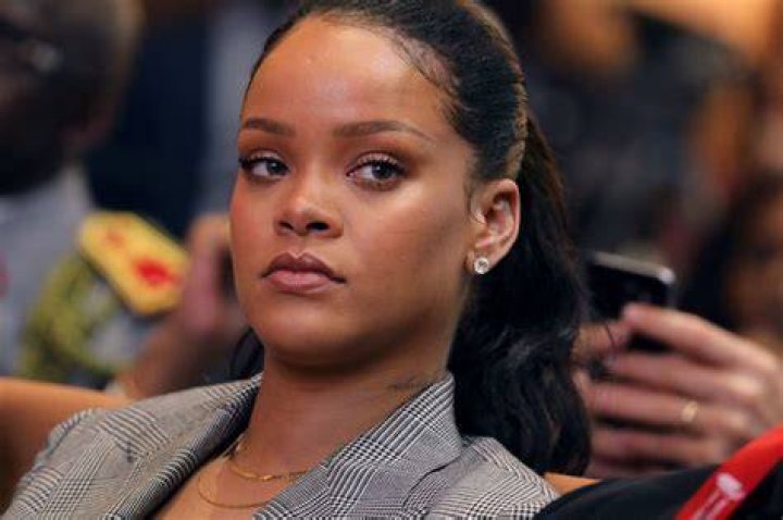 OMG! Rihanna's twin sister revealed... Bomweekly