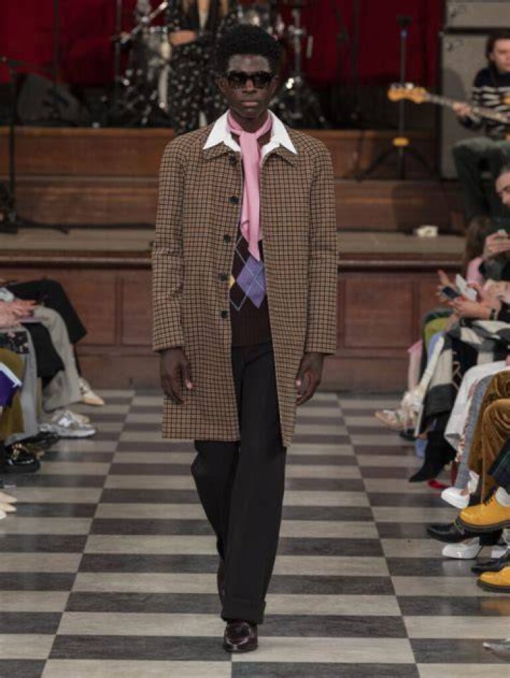 PAUL SMITH’S AW23 WOMEN’S COLLECTION MAKES AN ELEGANT DEBUT IN PARIS What We Adore