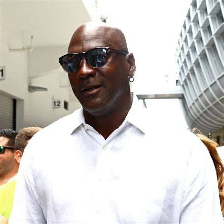 [People & Celebs] Michael Jordan's Fiancee Signs Prenuptial Agreement