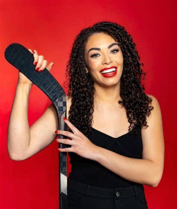 Sarah Nurse Bio Career, Family & Net Worth [2023 Update] Players Bio
